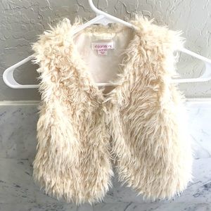 Xhilaration XS 4/5 girls cream faux fur vest